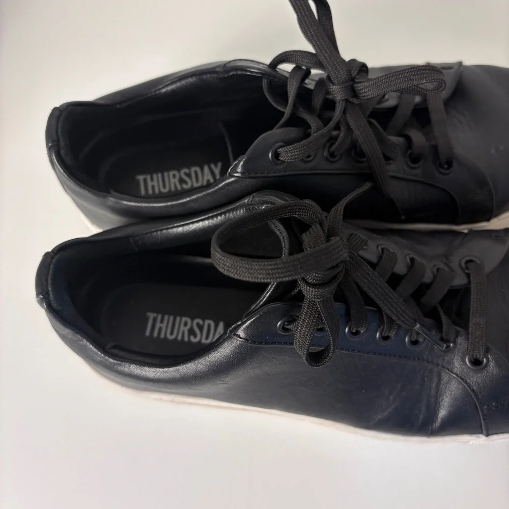 Thursday Black Leather Low-Top Lace-Up Sneakers Classic Women Travel